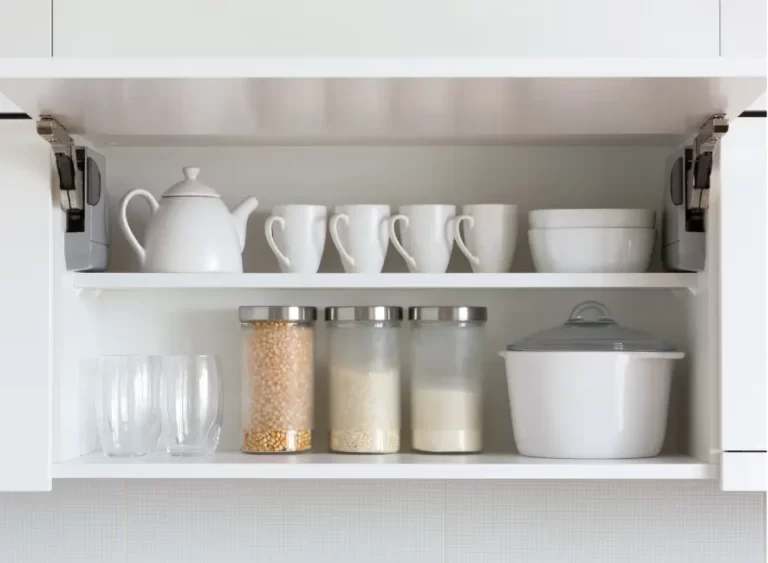 Comment bien organiser ses placards de cuisine?